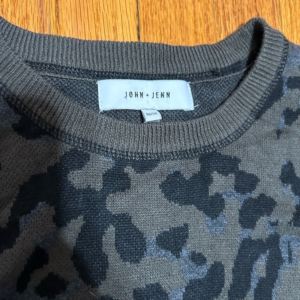 John and Jenn Soft Camouflage Knit Sweater Dress Size Medium - Picture 3 of 7
